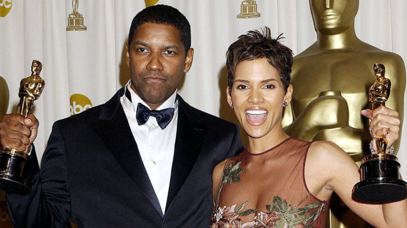 Denzel Washington et Halle Berry posent fièrement avec leurs Oscars le 25 mars 2002
