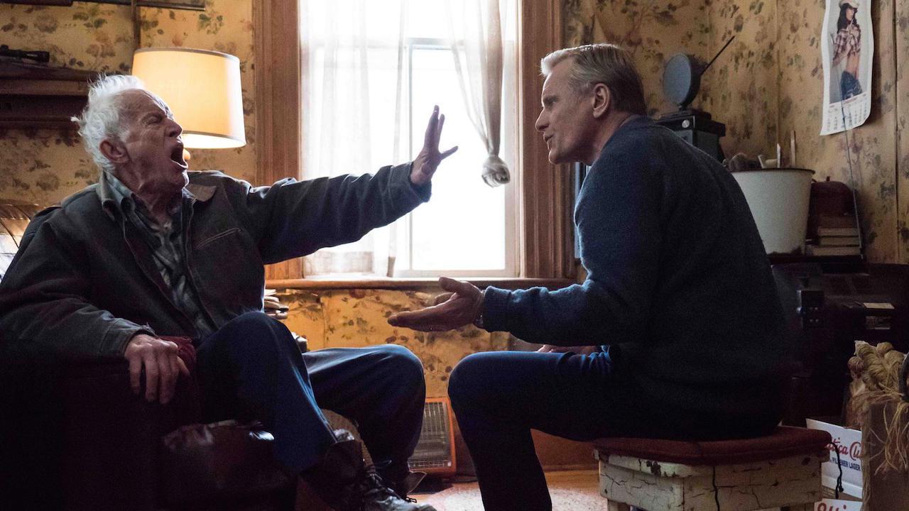 Lance Henriksen et Viggo Mortensen dans Falling