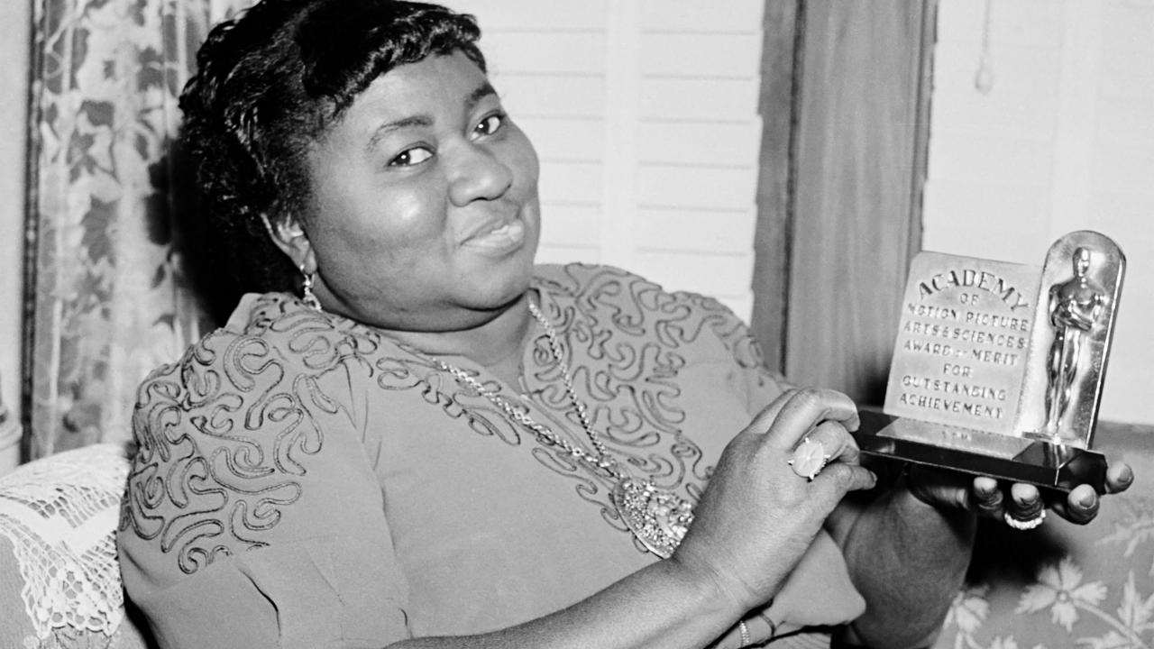 Hattie McDaniel recevant son Oscar