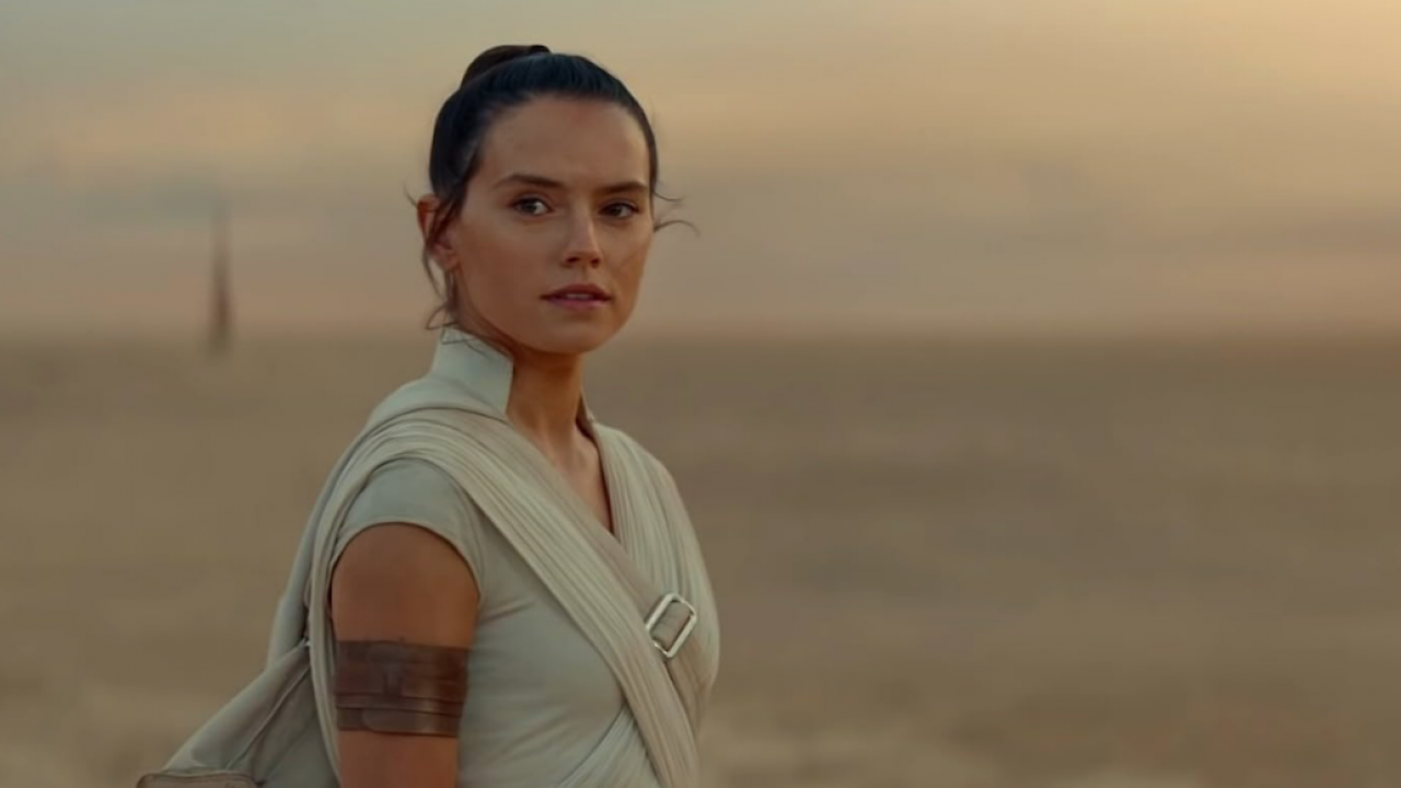 Quand Daisy Ridley croise son double Star Wars à Disneyland ! 