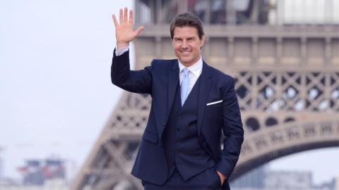 Avant-première parisienne de Mission : Impossible 6 :  Tom Cruise devant la Tour Eiffel