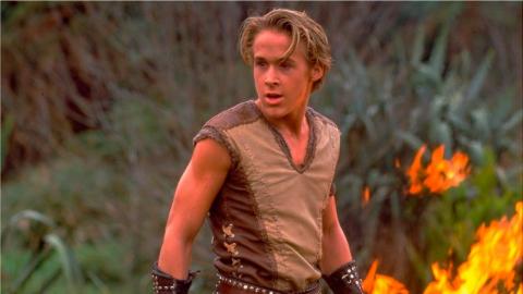Premier grand rôle dans la série télé Hercule contre Arès (Young Hercules) pendant 50 épisodes !