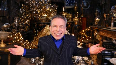 Warwick Davis inaugurant la banque de Gringotts au Warner Bros. Studio Tour London - The Making of Harry Potter