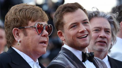 Cannes 2019 : Elton John et Taron Egerton avec le réalisateur de Rocketman, Dexter Fletcher (Bohemian Rhapsody)