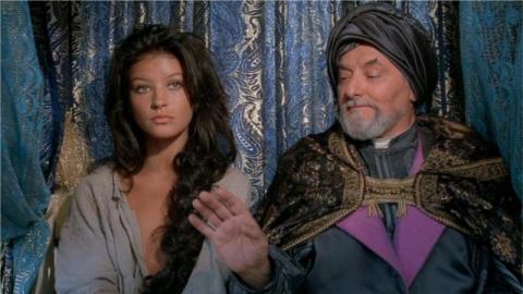 Catherine Zeta-Jones avec Roger Carel dans Les 1001 Nuits (1990)