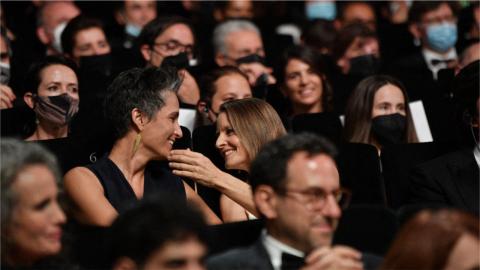 La soirée d'ouverture du festival de Cannes 2021 : Jodie Foster et sa femme Alexandra Hedison
