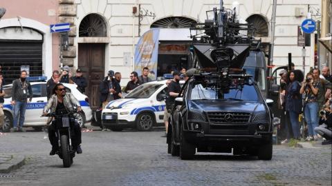 Jason Momoa s'éclate sur le tournage de Fast & Furious 10 à Rome