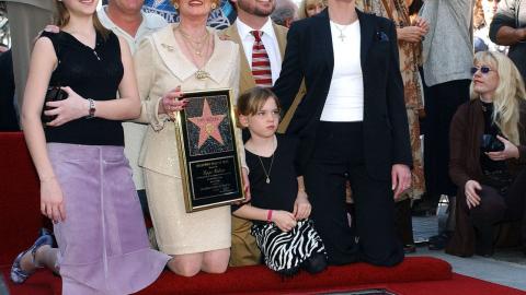 Tippi Hedren entourée de sa famille pour recevoir son étoile sur le Hollywood Boulevard, en 2003