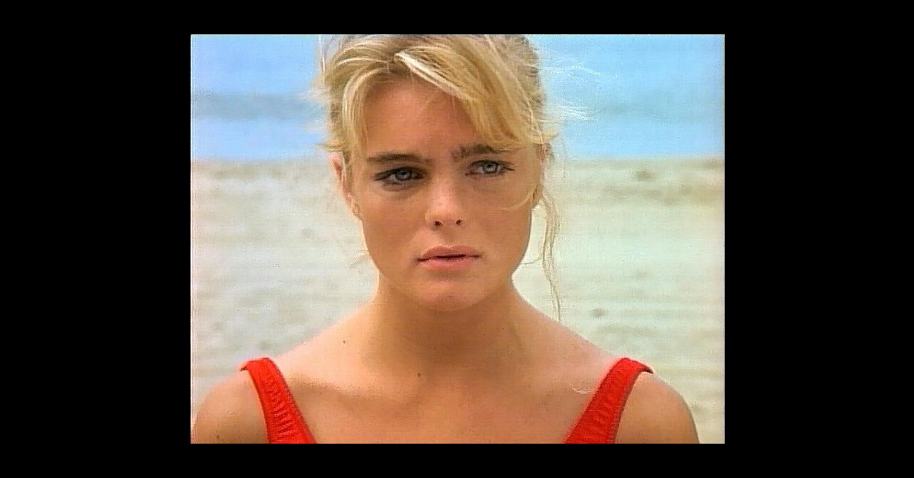 Erika Eleniak Mais Quest Devenue La Star Dalerte à Malibu Et Piège