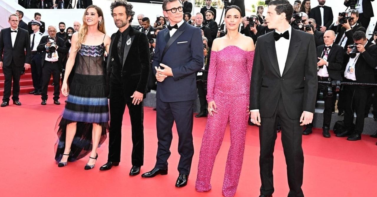 Cannes 2022 : Michel Hazanavicius entouré des acteurs de Coupez !, le film d'ouverture