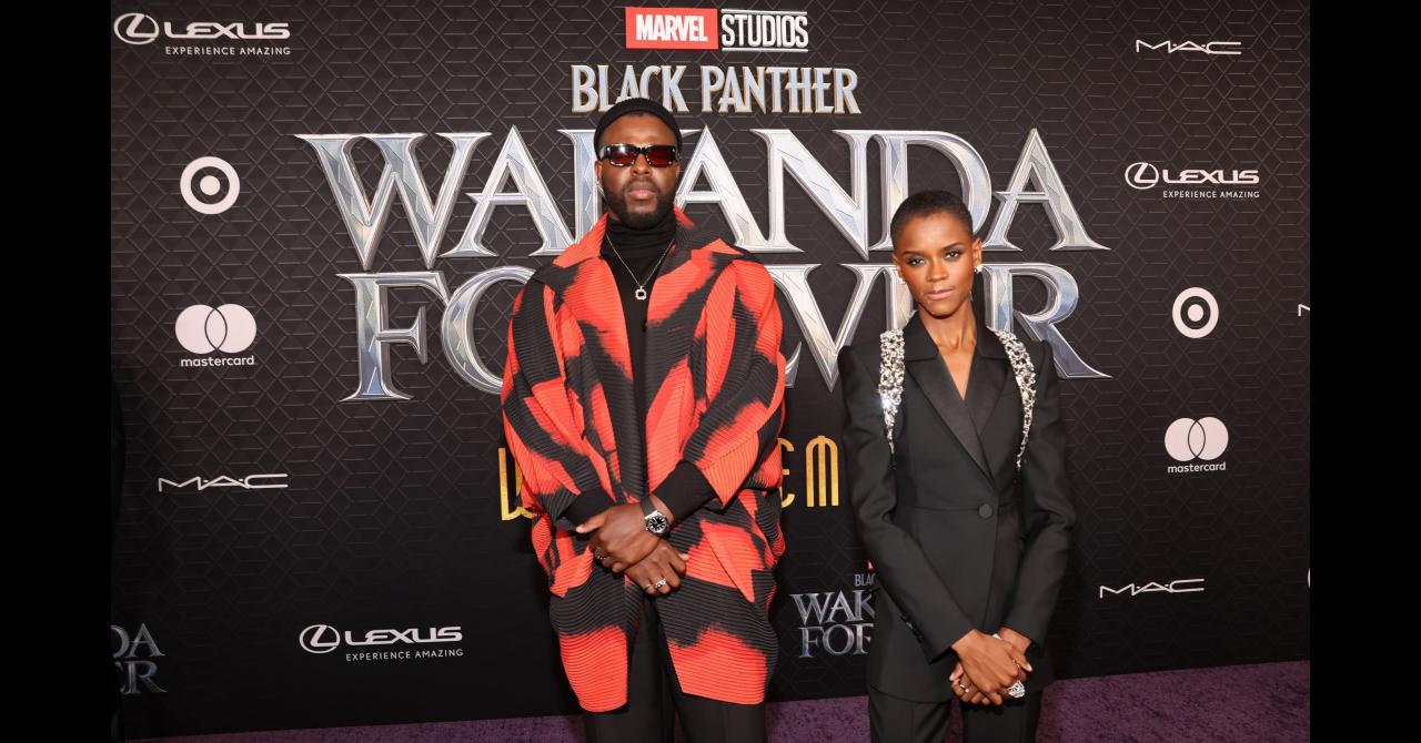 Winston Duke et Letitia Wright à l'avant-première mondiale de Black Panther : Wakanda Forever