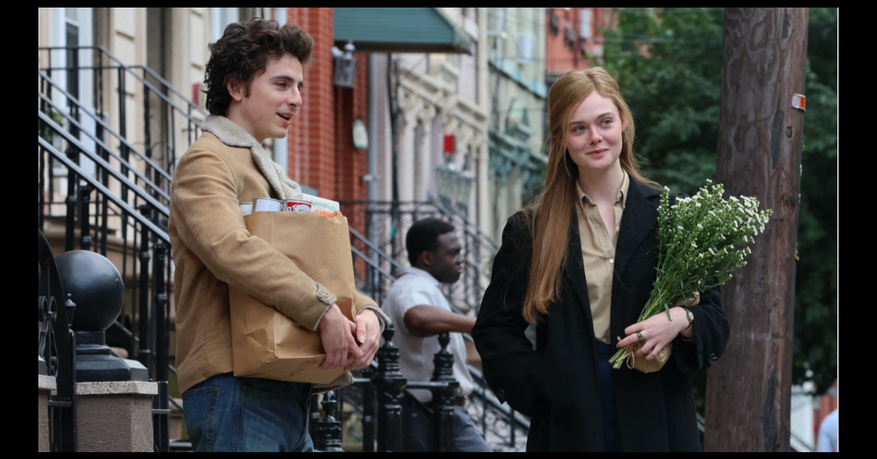 Elle Fanning et Timothée Chalamet, complices sur le tournage du biopic de Bob Dylan [photos]