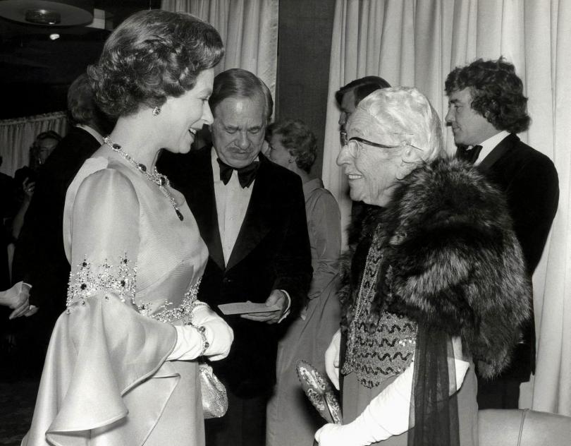 Elizabeth II et Agatha Christie