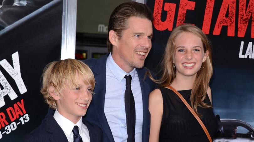 Levon Hawke, Maya Hawke et Ethan Hawke en 2013